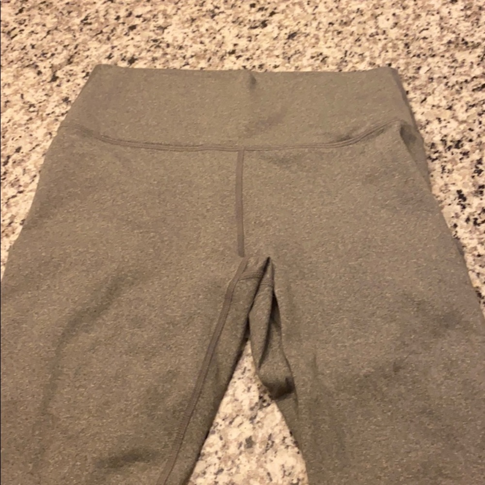 High-Waisted PowerHold® 7/8 - Picture 3 of 6